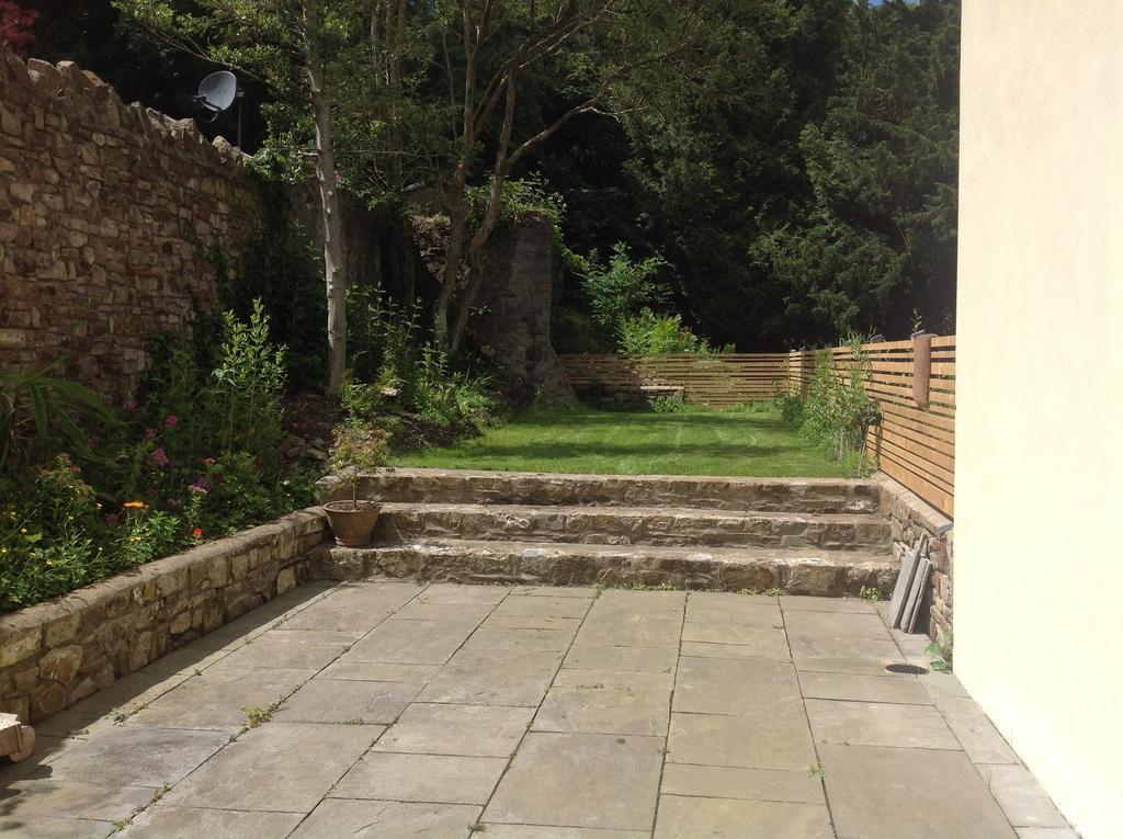 Hotel 8a Spring Gardens Haverfordwest Exterior foto