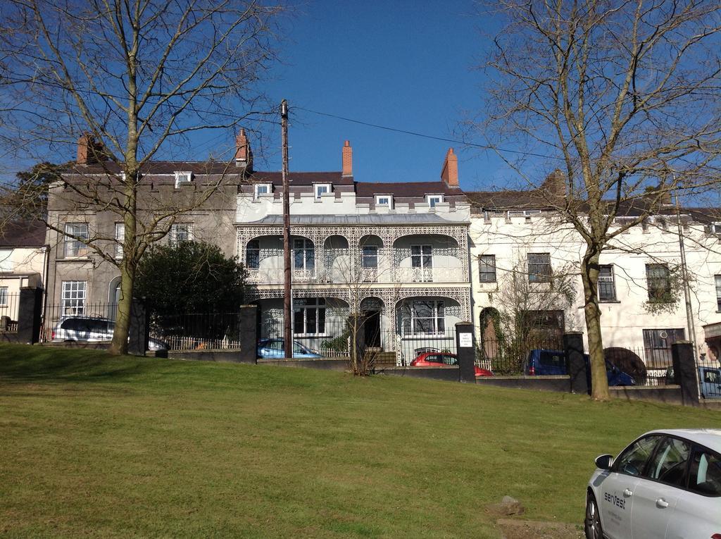 Hotel 8a Spring Gardens Haverfordwest Exterior foto