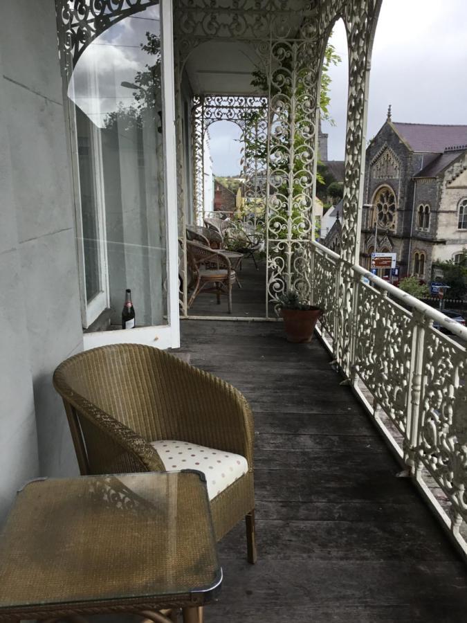 Hotel 8a Spring Gardens Haverfordwest Exterior foto